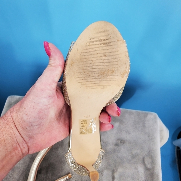 David's Bridal sparkle t-strap heels 7.5 - Picture 12 of 13